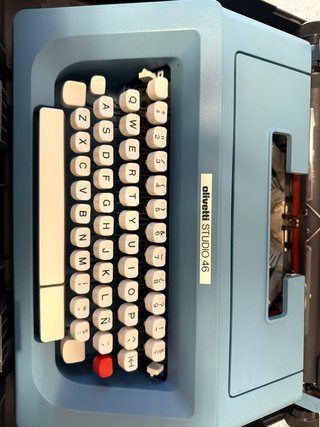 Máquina de escribir Olivetti Studio 46