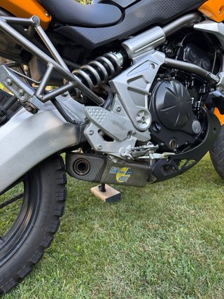 Kawasaki Versys 650 Naranja y Negra