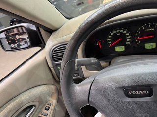 Volvo V40 1.6 109 KINETIC (2004)