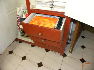Armario antiguo de madera para restaurar