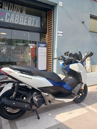 Honda Forza 125 Maxi Scooter