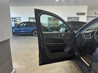 Volvo XC60 2.0 T8 AWD Business Plus Auto (2020)
