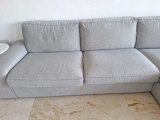 Sofá modular gris de tela