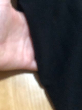 Vestido negro con cuello adornado