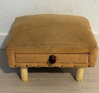Reposapiés Antiguo con Cajón