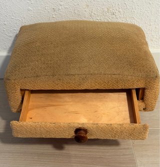 Reposapiés Antiguo con Cajón