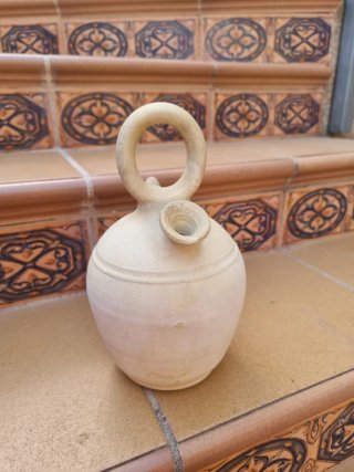 Botijo de cerámica con asa redonda