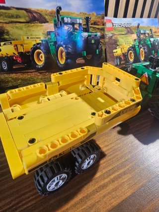 Lego Technic 42136 John Deere 9620R Tractor