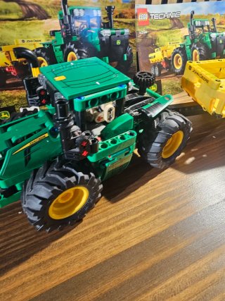 Lego Technic 42136 John Deere 9620R Tractor