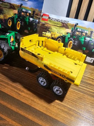 Lego Technic 42136 John Deere 9620R Tractor