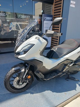 Honda ADV 350 Blanca Maxi-Scooter
