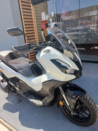 Honda ADV 350 Blanca Maxi-Scooter