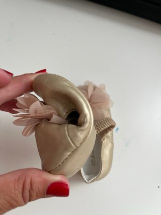 Zapatitos bebé dorados talla 16