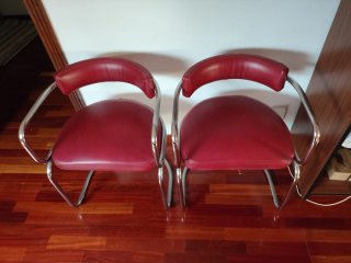 Sillas tipo vintage Zougoise rojas y plateadas