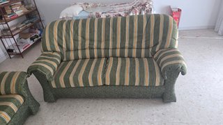 Sofá y sillón a rayas verde y amarillo