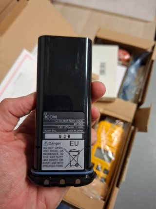 Emisora ICOM Radio Portátil Amarilla