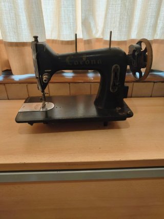 Máquina de coser Corona antigua decoración