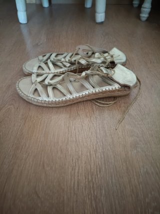 Sandalias esparto piel doradas