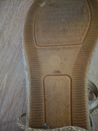 Sandalias esparto piel doradas
