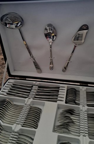 Set di posate da 12 pezzi, in acciaio inossidabile, mai usate, con astuccio in pelle