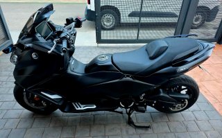 Yamaha TMAX Negra