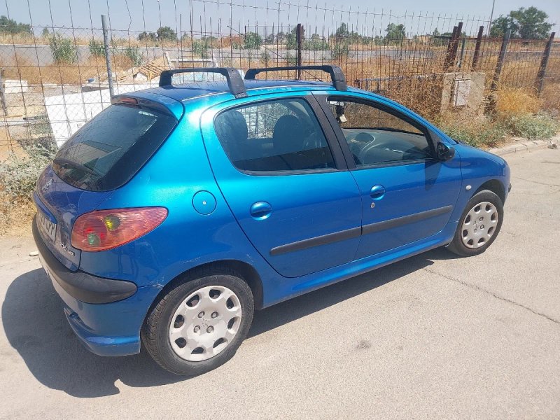 Peugeot 206 2003 - foto 1