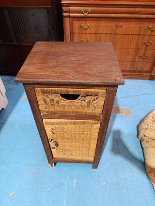MUEBLE AUXILIAR MIMBRE / MESITA DE NOCHE