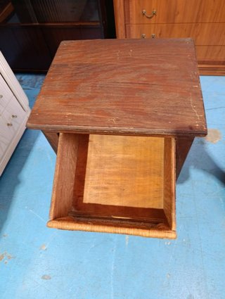 MUEBLE AUXILIAR MIMBRE / MESITA DE NOCHE