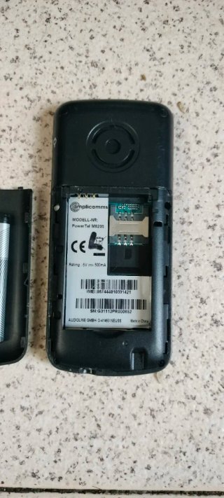 Móvil libre con cargador...teclas grandes...