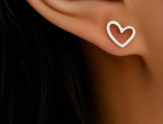 Pendientes Corazón Minimalistas Plateados