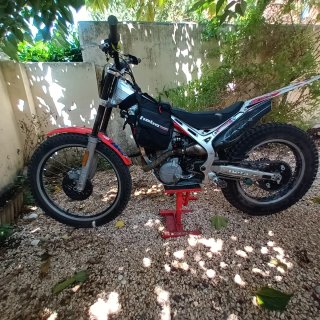 Beta Evo Trial Roja y Blanca
