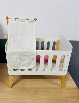 Cuna de juguete de madera