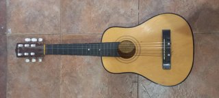 Guitarra pequeña para niños