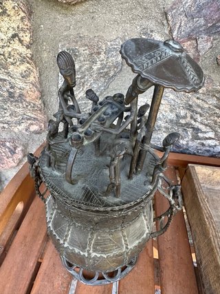 Bronce africano Kuduo con figuras