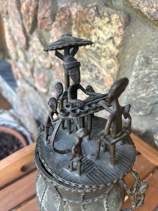 Bronce africano Kuduo con figuras