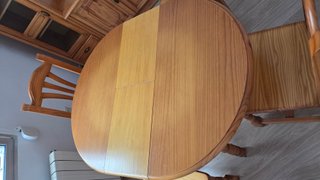 Mesa de madera con 4 sillas