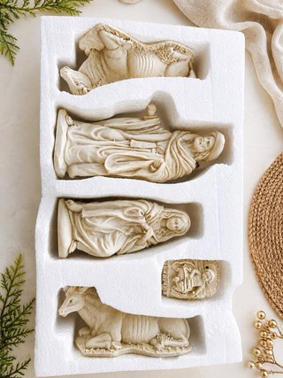 Pesebre de escayola completo.