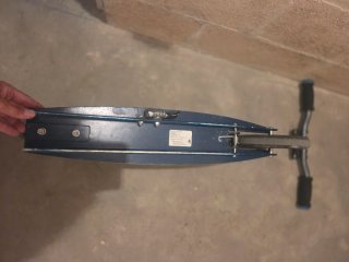 Patinete azul plegable