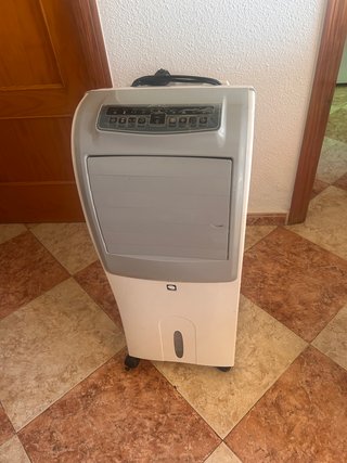 Enfriador de aire blanco y gris