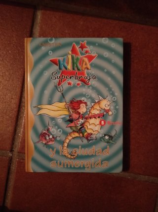 Libro Kika Superbruja y la ciudad sumergida