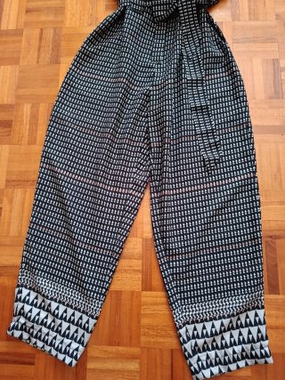 Mono Lola Casademunt Negro y Rosa