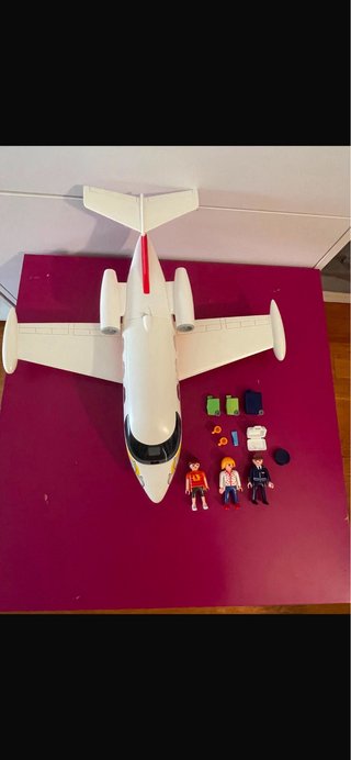 Avión Playmobil con figuras y maletas