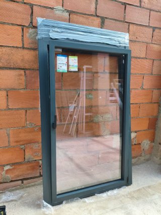 Ventana aluminio gris antracita RPT
