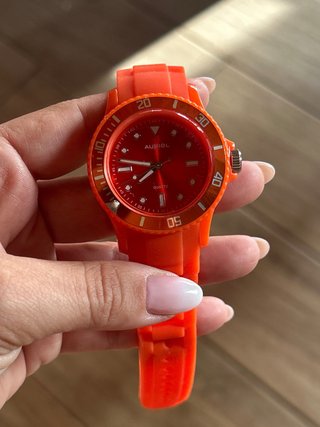 Reloj naranja veraniego
