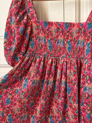 Vestido Zara floral efecto arrugado S