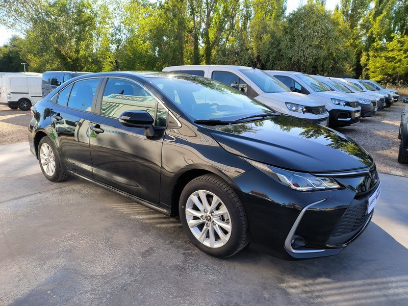 Toyota Auris 2025, foto 2