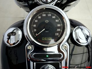 HARLEY-DAVIDSON DYNA SWITCHBACK