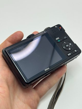 Nikon Coolpix S1200pj con proyector