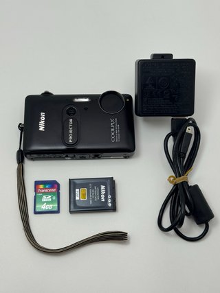 Nikon Coolpix S1200pj con proyector