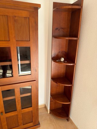 Mueble de salón madera con vitrina